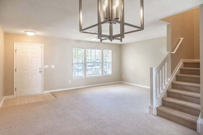 Building Photo - Updated Townhouse
