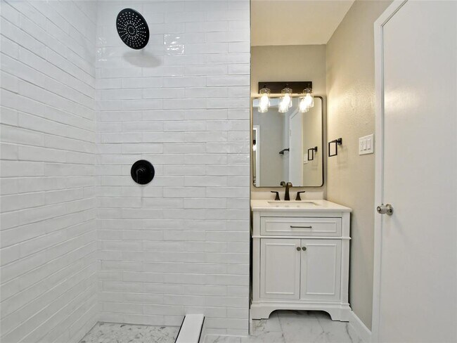 Building Photo - 5255 Meadow Creek Dr