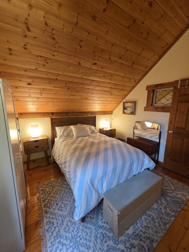 Building Photo - 713 Claire Ln