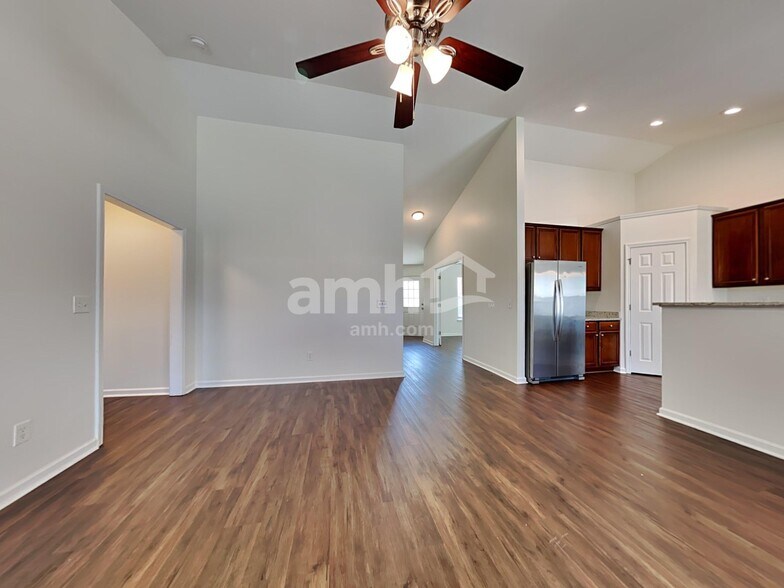 Building Photo - 129 Charlesfort Way