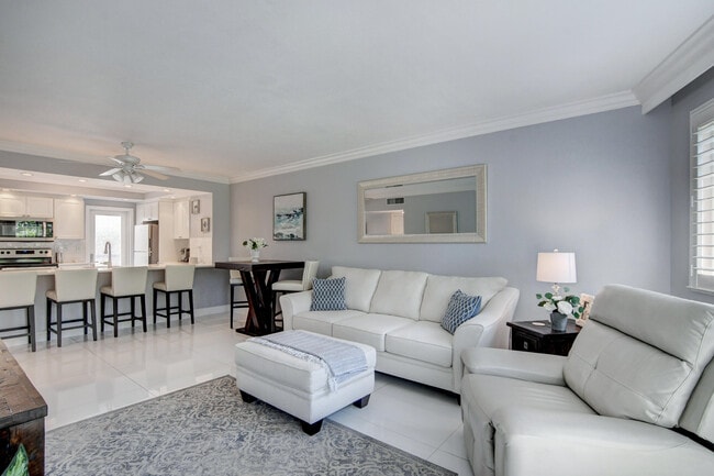 Building Photo - 2730 Banyan Rd