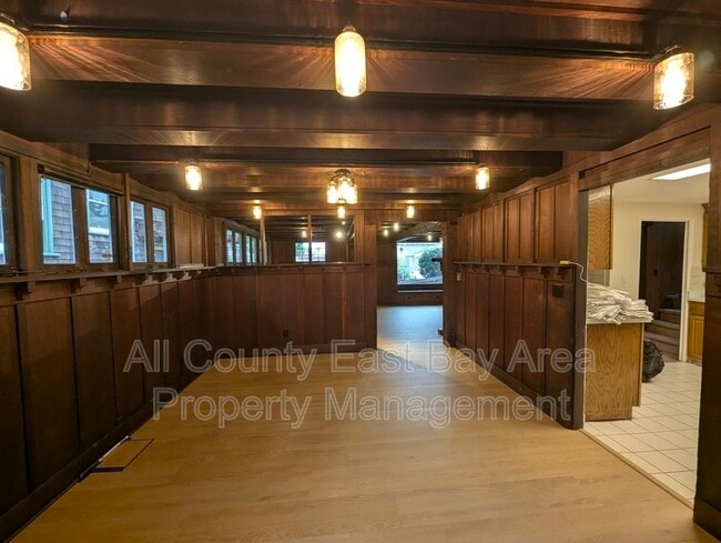 Building Photo - 1529 Josephine St