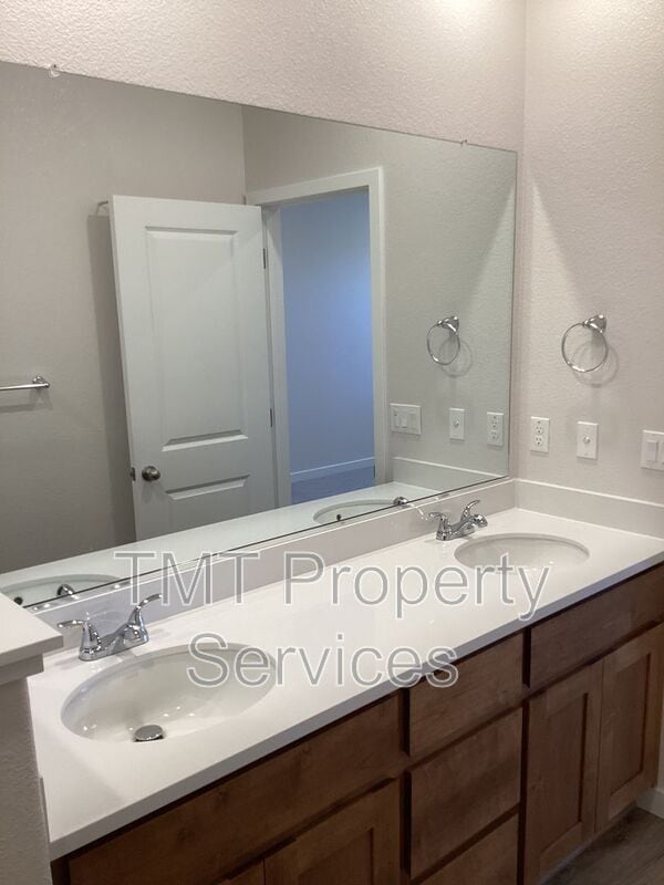 Building Photo - 4692 Crawford Pkwy