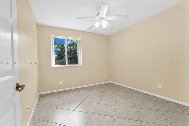 Building Photo - 1623 E Harmony Lake Cir