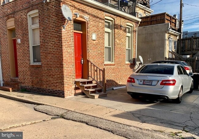 Primary Photo - 1017 W Cross St