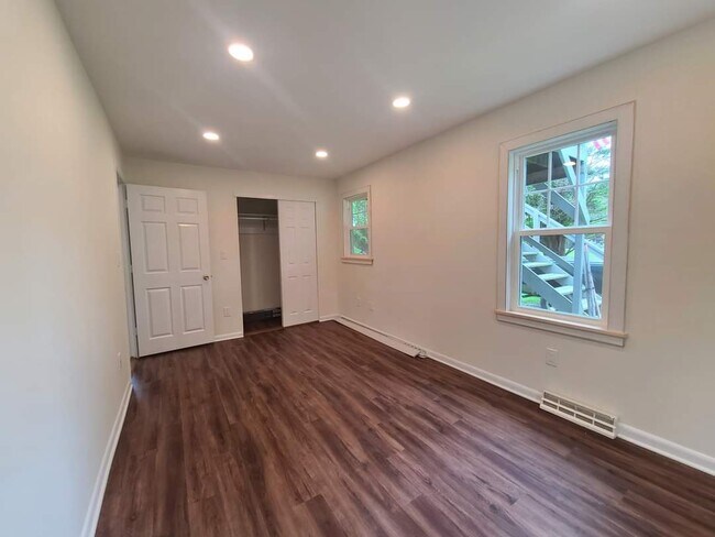 Building Photo - 5 Beaver Brook Rd