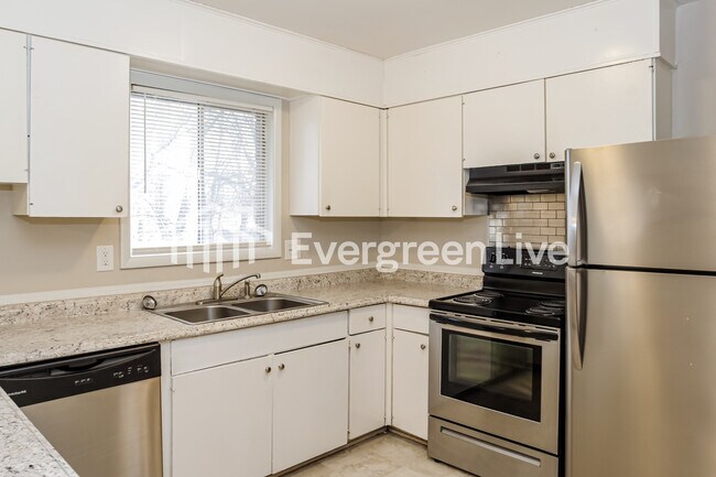 Building Photo - 2620 Rockwell Rd NW