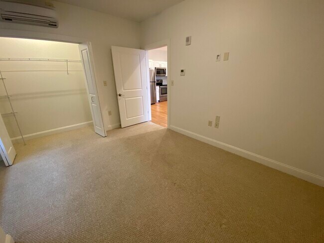 Building Photo - 875 Elm St