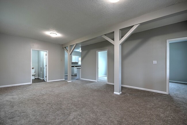 Building Photo - 635 S McKee St