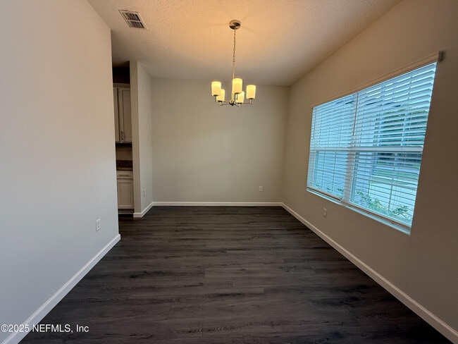 Building Photo - 3925 Peach Dr