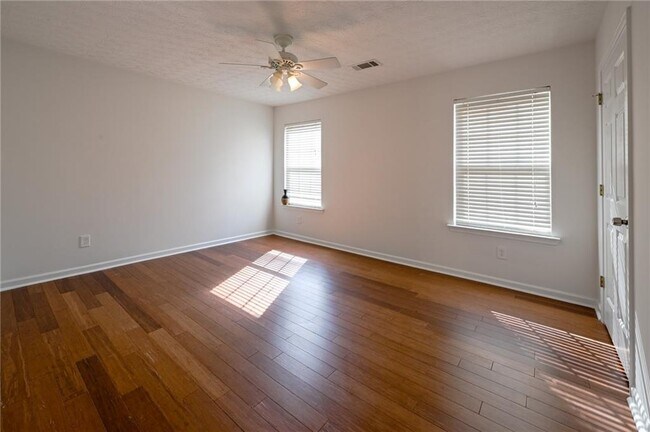 Building Photo - 3998 Oak Crossing Dr NE