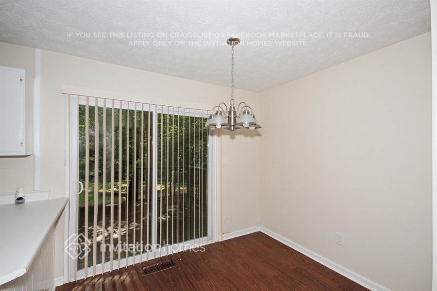 Building Photo - 208 Clydesdale Rd