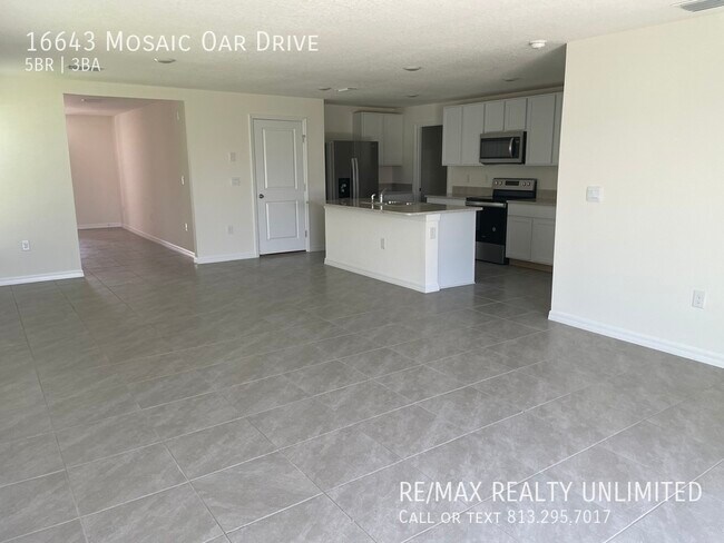 Building Photo - 16643 Mosaic Oar Dr