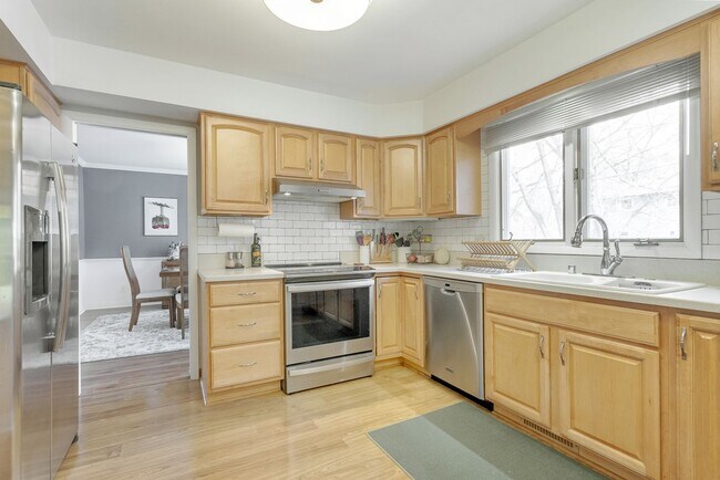Building Photo - 313 Walnut Grove Dr