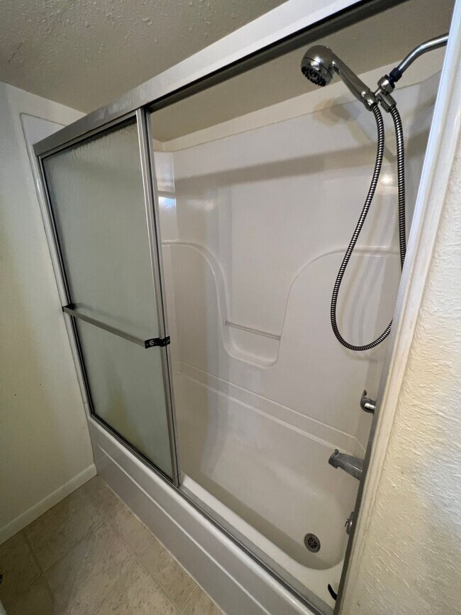 Building Photo - 102 E Park Ave