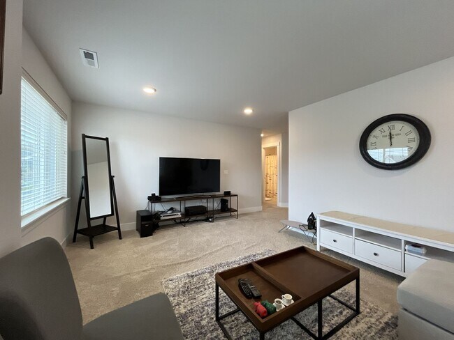 Building Photo - Open Concept 4BR Home with Island Seating, Loft & Spacious Living Room