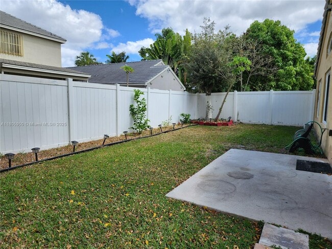 Building Photo - 9871 Red Heart Ln