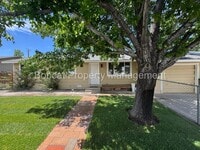 Building Photo - 700 Cottonwood Dr