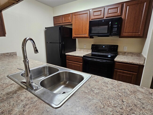 Building Photo - 8415 Hearth Dr