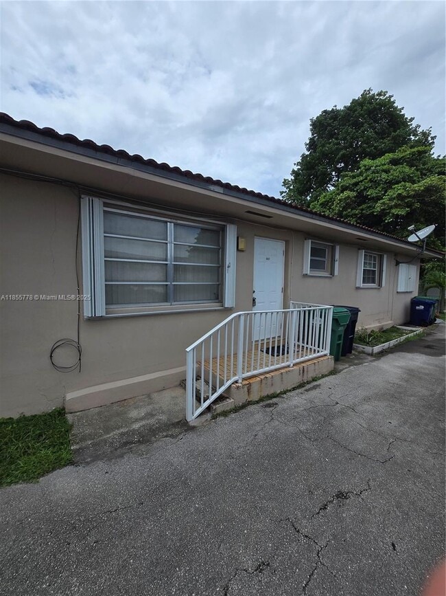 Building Photo - 8857 SW 27th St