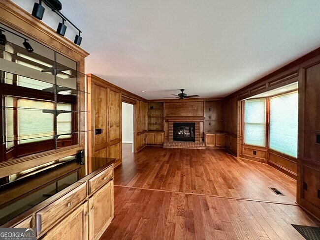 Building Photo - 3363 Somerset Trace