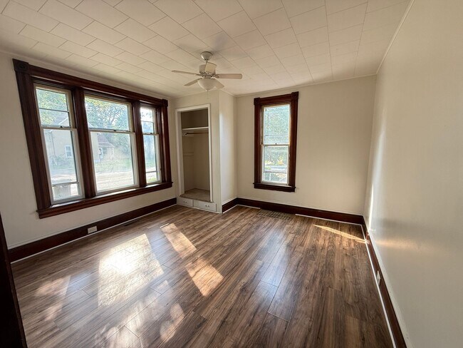Building Photo - 306 N Elm Ave