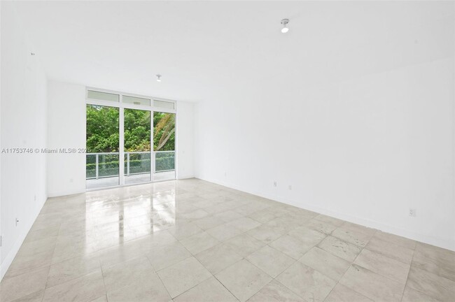 Building Photo - 15051 Royal Oaks Ln