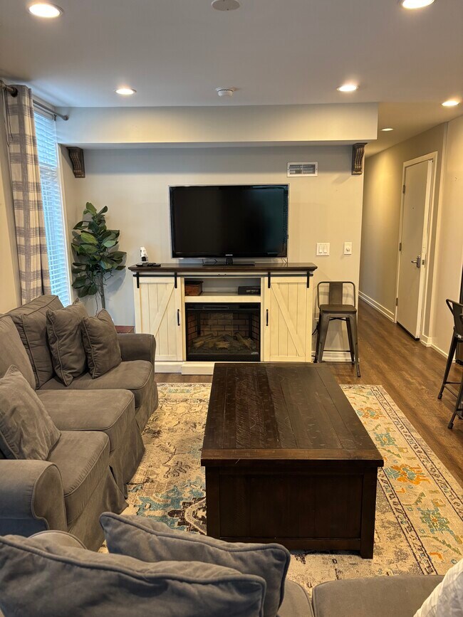 Building Photo - 769 N Uber St