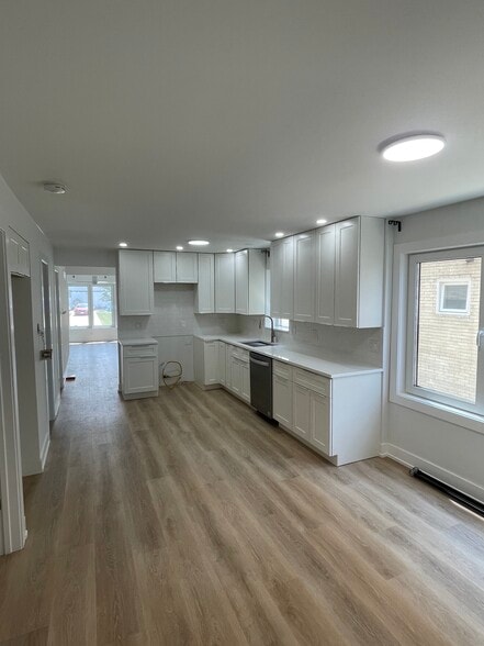 Building Photo - 7854 W Cahill Ter