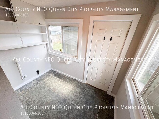 Building Photo - 22 E Siebenthaler Ave