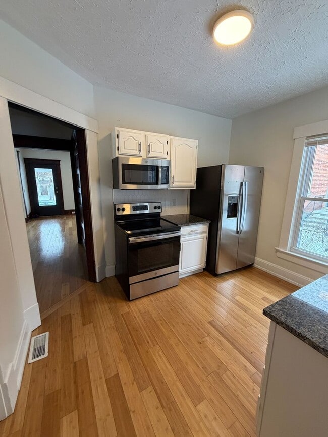 Building Photo - Fully Renovated 3BR in the Heart of Columbus