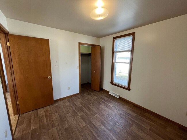 Building Photo - 622 Grand St