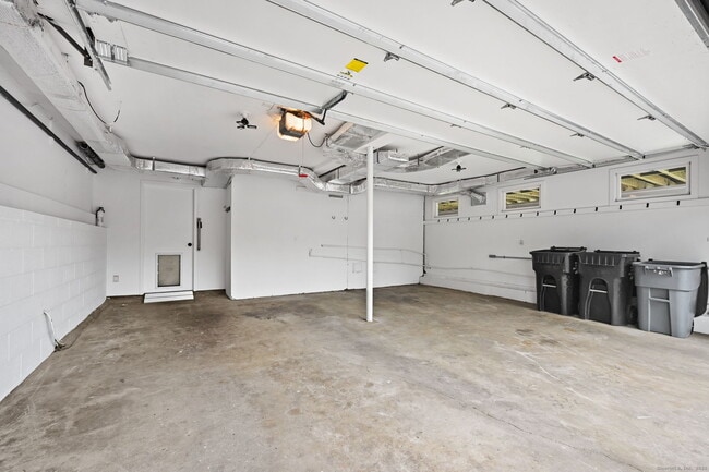 Building Photo - 144 W Norwalk Rd