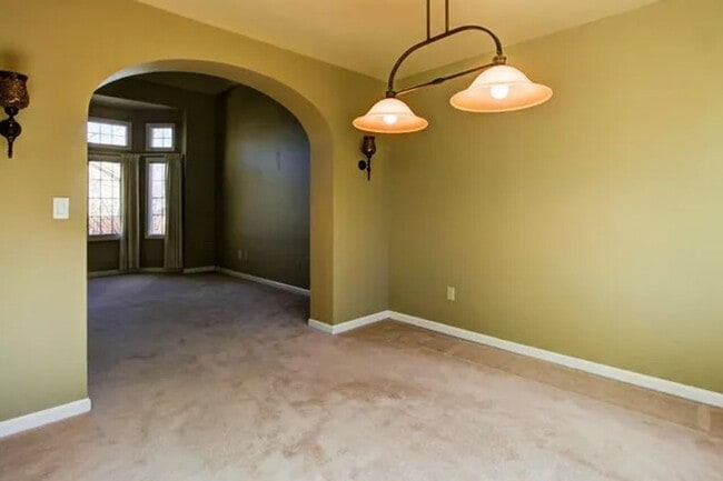 Building Photo - Beautiful Single Family Living In South Su...
