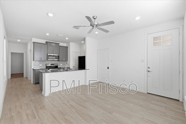 Building Photo - 8316 Catalpa Ln