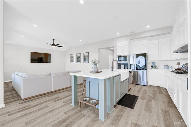 Building Photo - 25 Belle Ct