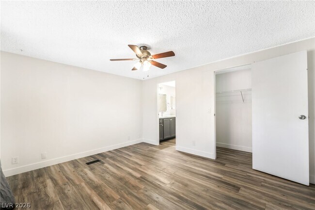 Building Photo - 603 Diamond Dr