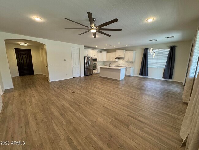 Building Photo - 712 W San Carlos Way