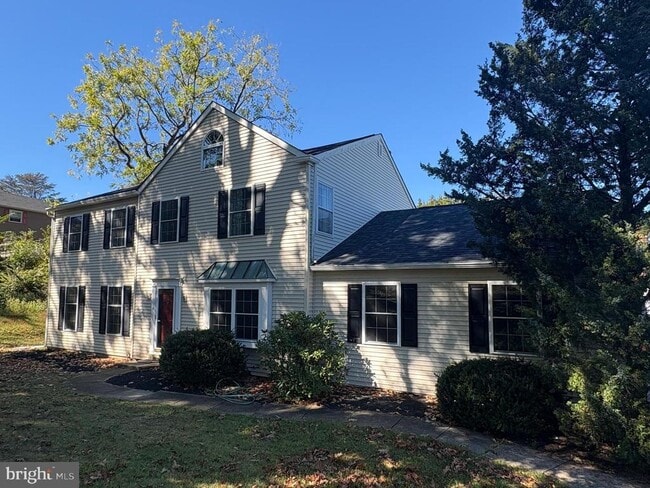 Building Photo - 902 Kirby Dr