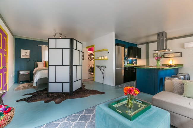 Building Photo - 402 Trujillo Ln