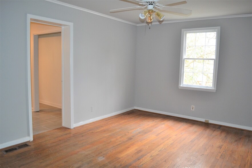 Building Photo - 388 Collier Rd NW