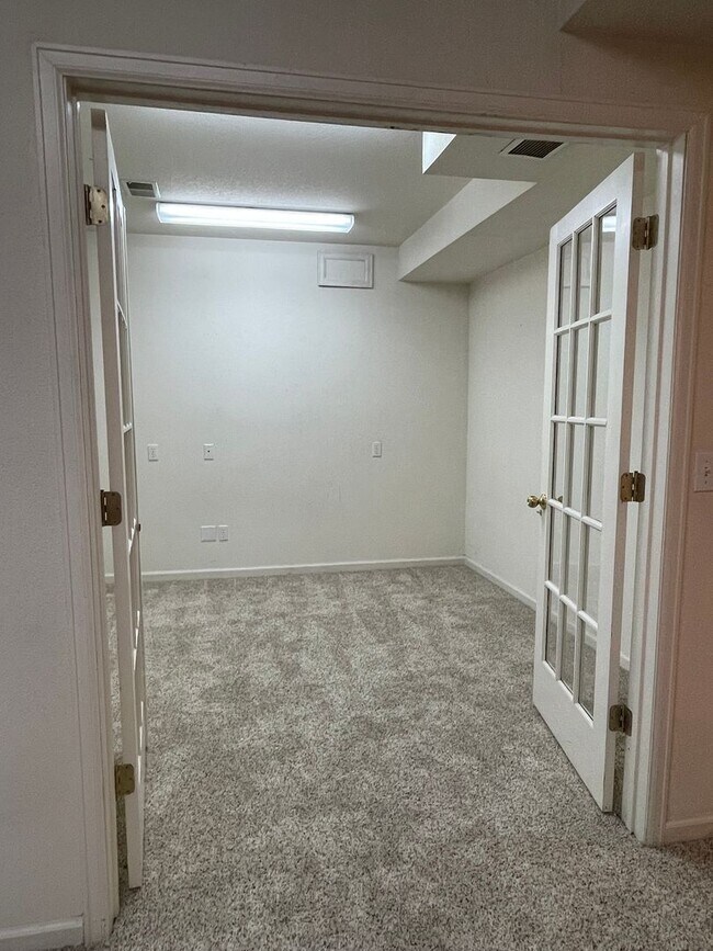 Building Photo - Beautiful Two-Story Home in Cul-de-sac