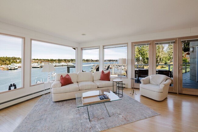 Building Photo - Furnished Bainbridge Island Waterfront Home with Incredible Views