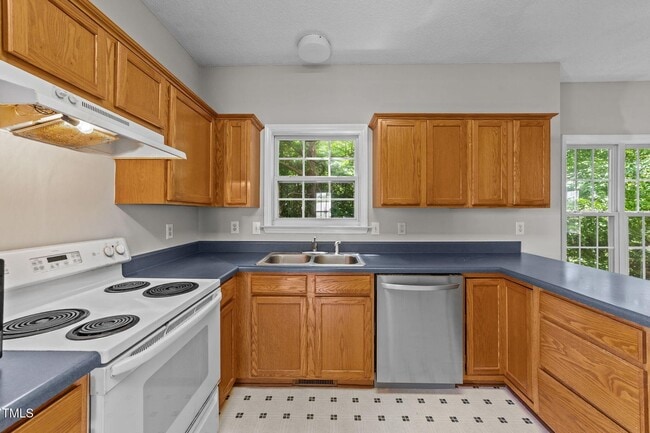 Building Photo - 108 Tarlow Ct