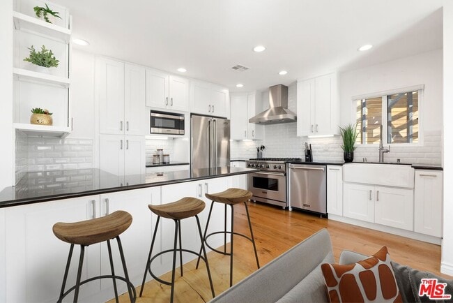 Building Photo - 1788 N Orange Grove Ave