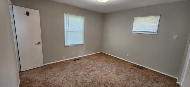 Building Photo - Great 3 bedroom 2 bath rancher at an amazi...
