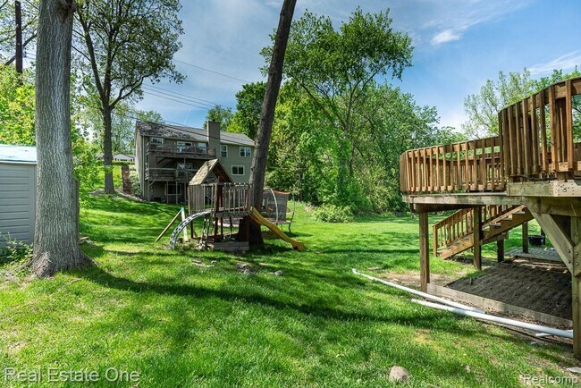 Building Photo - 668 Sherry Dr