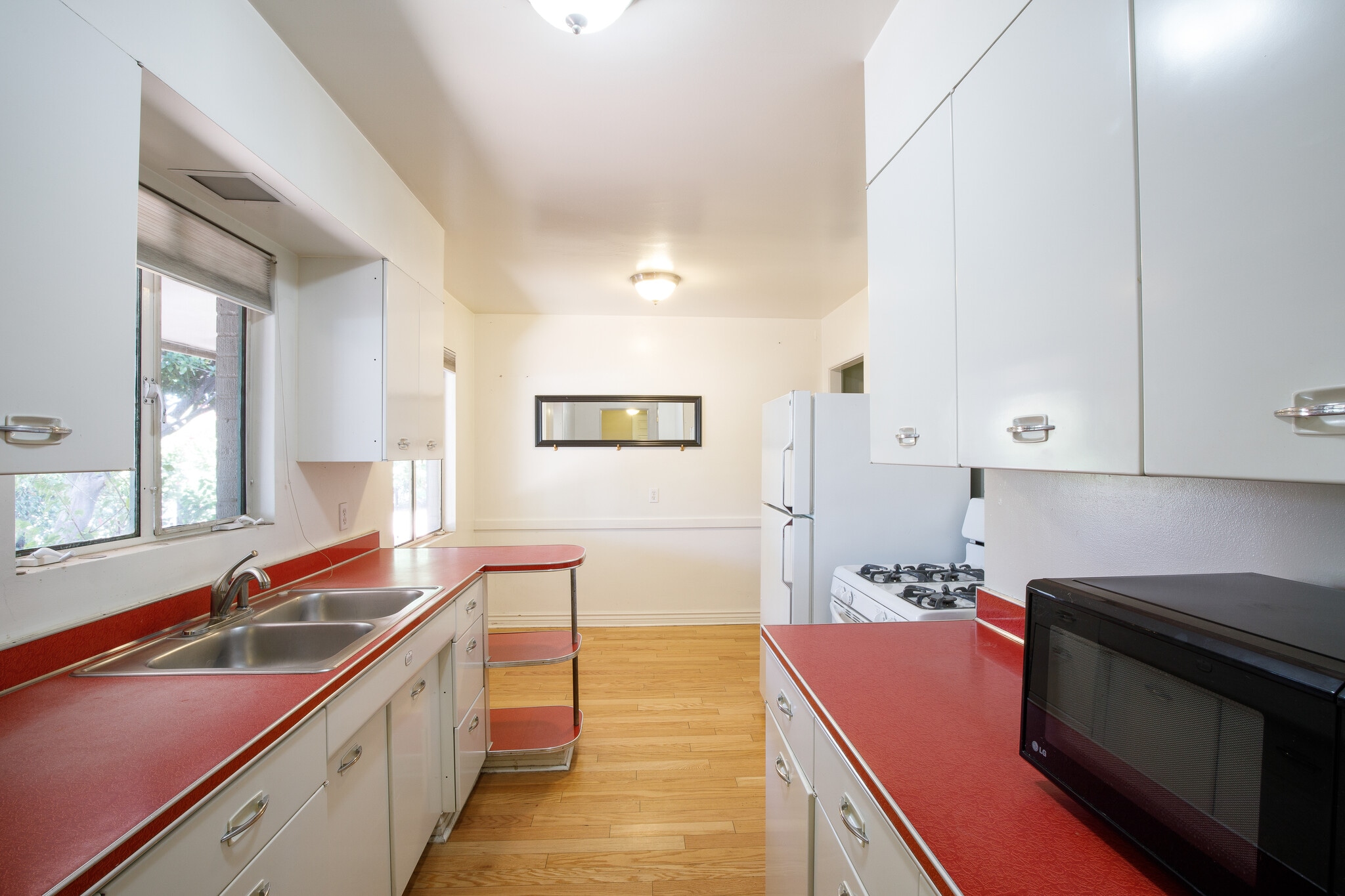 Kitchen - 543 W Coronado Rd