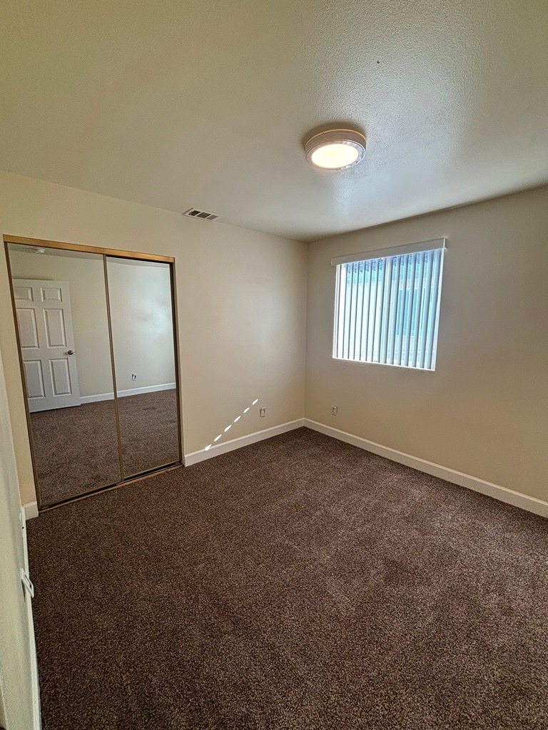 Building Photo - 426 W 109th Pl