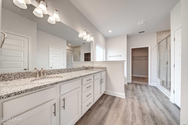 Building Photo - 204 Martingale Lp